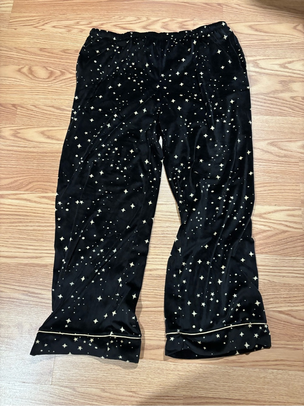 Women’s Black Star-Print Pajama Pants with Gold Accents Joyspun size XL
